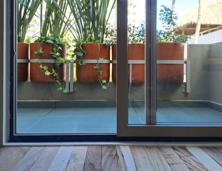 boticare logotipo pantones.ai (3)